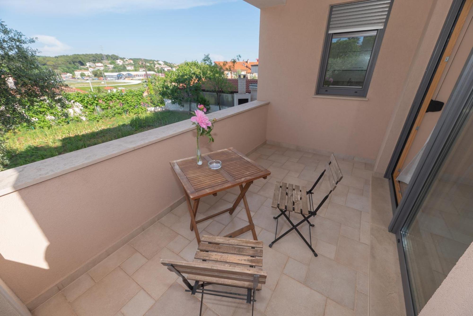 Nelkas Apartments Pula Zewnętrze zdjęcie