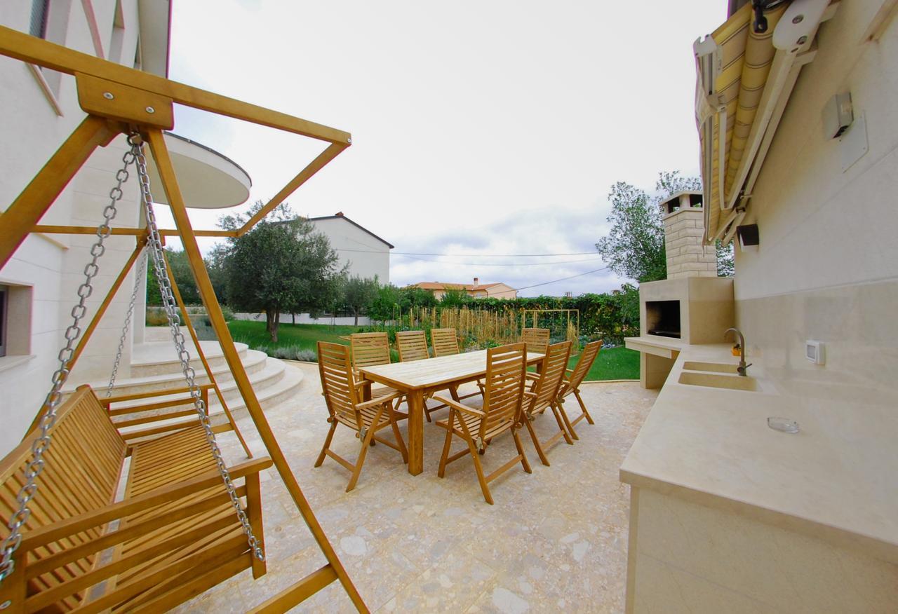 Nelkas Apartments Pula Zewnętrze zdjęcie